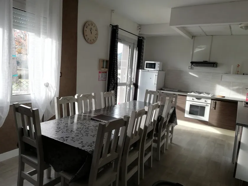 5 bedroom 3 bathroom cottage with terrace - Image 1