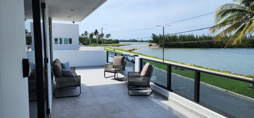 Bella Bahía 1 Near San Juan 2 bedrooms 2 bathrooms - Image 1