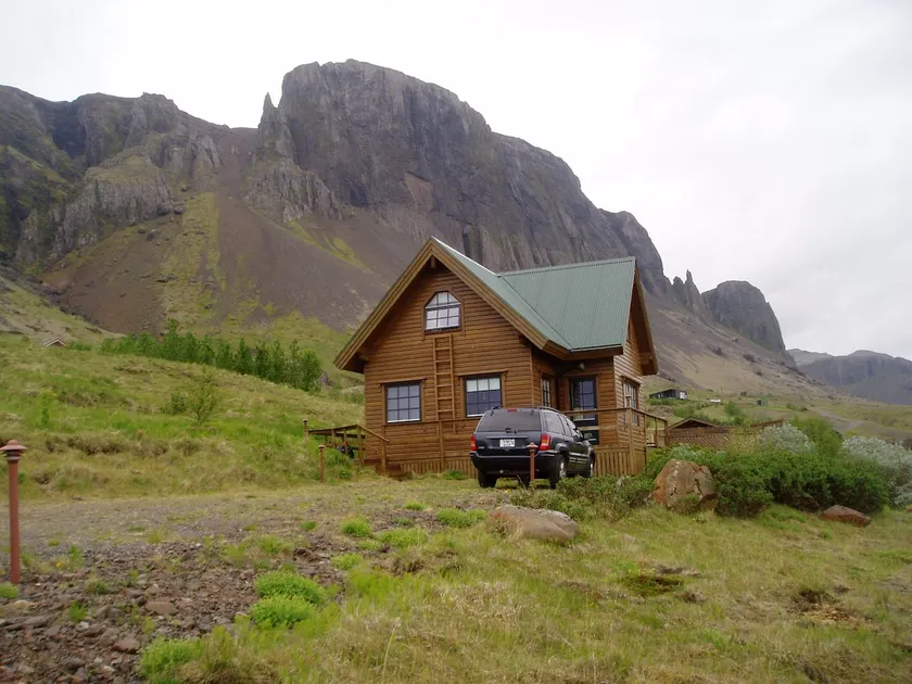 West Iceland -Spacious - Great View - Hot tub - Image 1