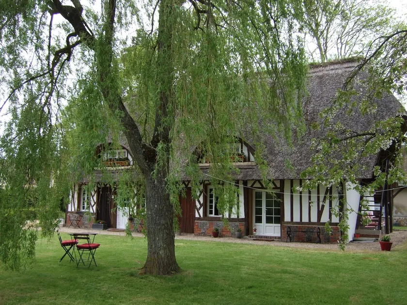 Lovely thatched cottage in Normandy - Image 1