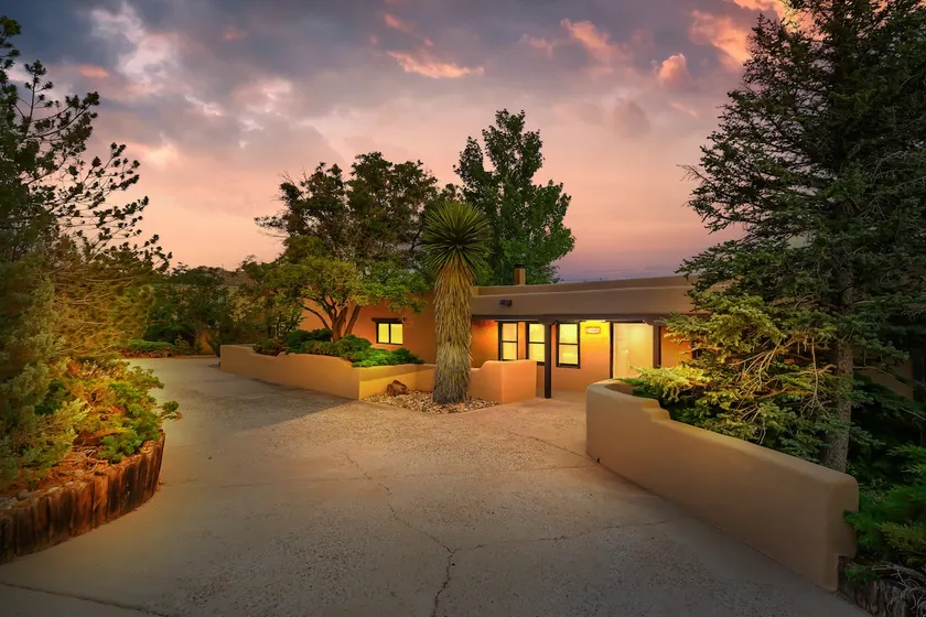 ⟫Casa Cascada - 4,200 SF, Adobe, Pool, Game Room - Image 1
