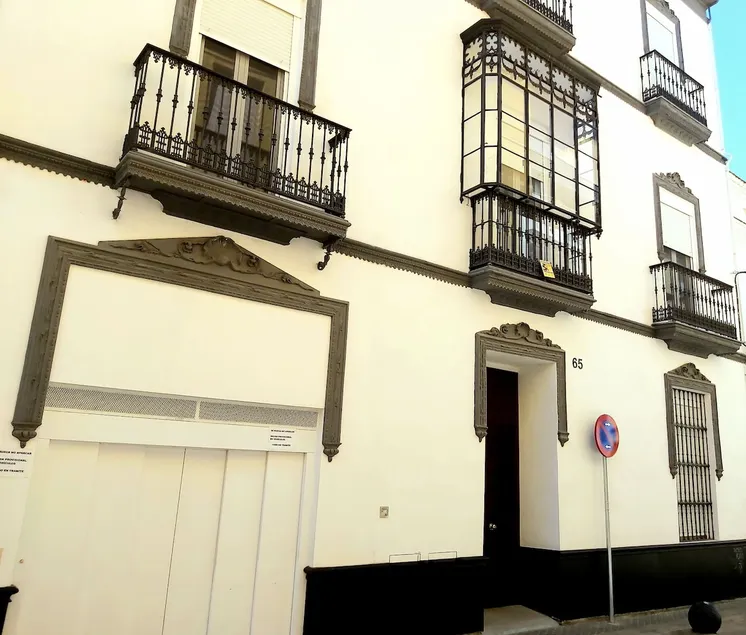 CASA DE SANTA ANA. FREE PARKING! DOWNTOWN - Image 1