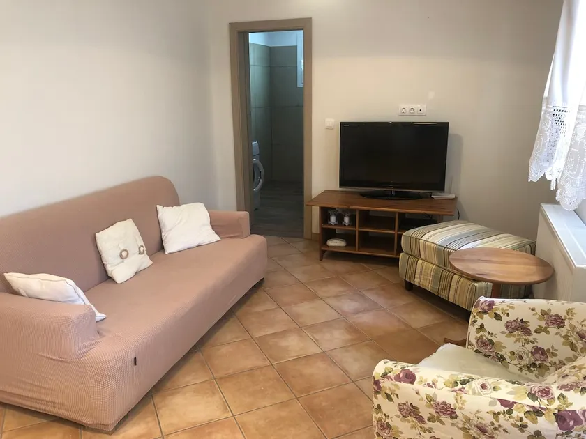 Christina' s apartment - Image 1