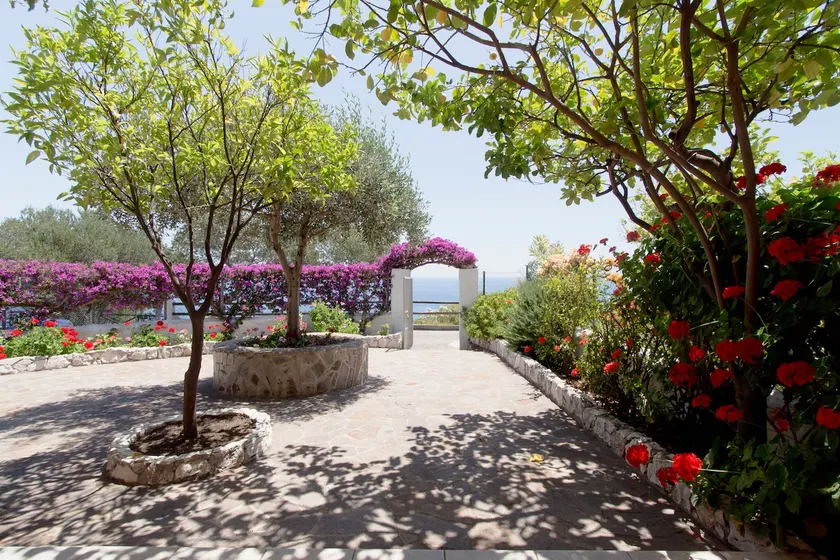 Direct beach access, patio, Wi-Fi, AC, park - Image 1