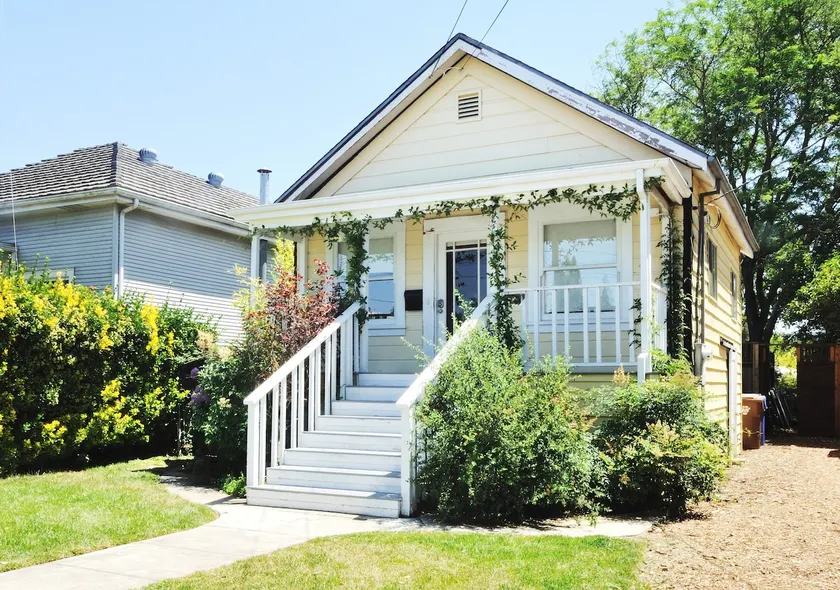 The Vintage Cottage, walkable and restful. - Image 1