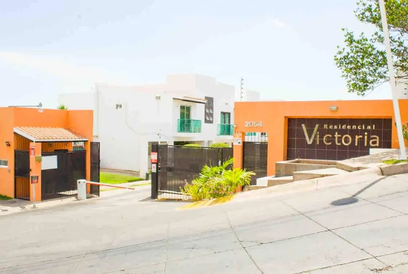 Los Flores Comfort Victoria - Image 1