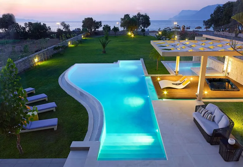 WATERFRONT PRIVATE PEACEFUL SPACIOUS LUXURY VILLA - Image 1