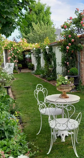 Charming house and private English garden - Image 1