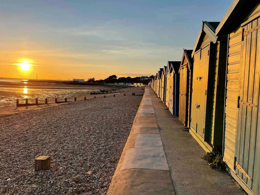 Seaview dog friendly ground floor flat 1 min to beach sleeps 4 - Image 1