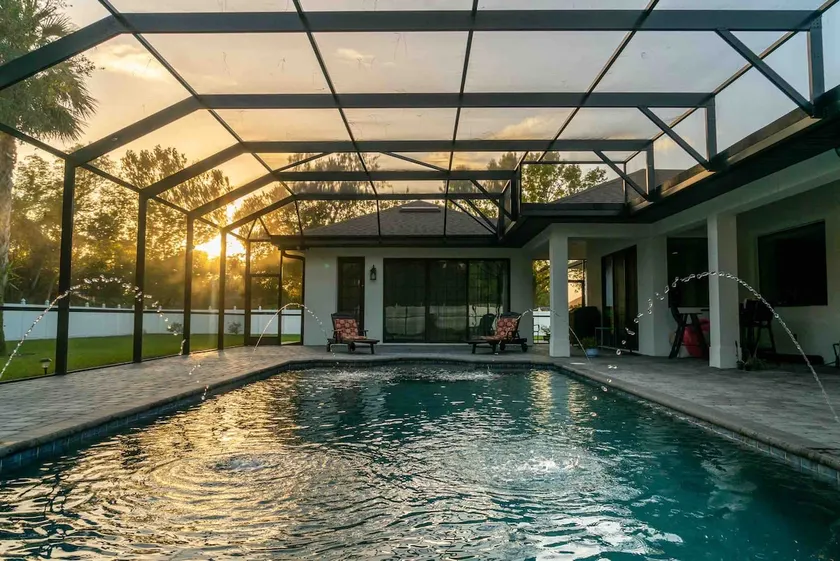 Spacious & Private Guest Pool House Oasis - Image 1