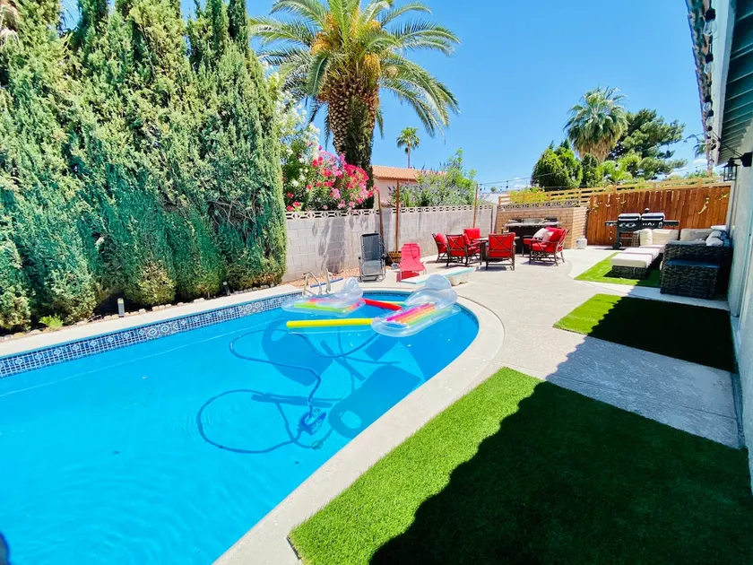 Stylish 4BR Home W/Pool - Image 1