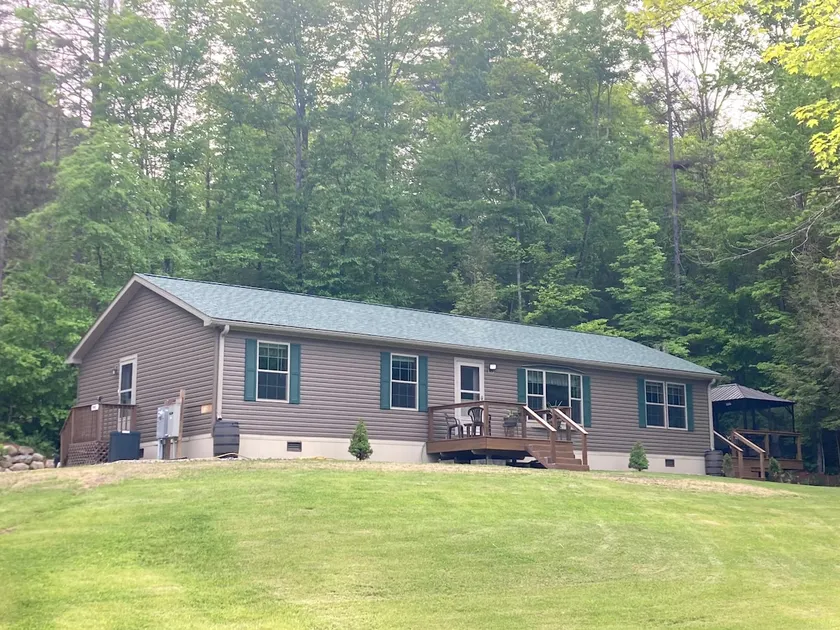 Secluded home near Lake George - Image 1