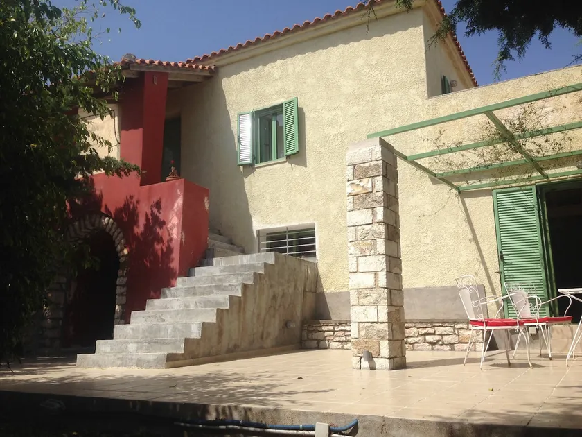 Spacious Villa with View 10 mins Walk to the Beach - Image 1