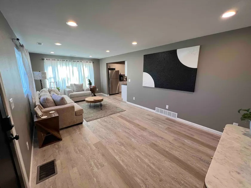 Cozy Modern Home with two stall Garage (Wi-Fi) - Image 1