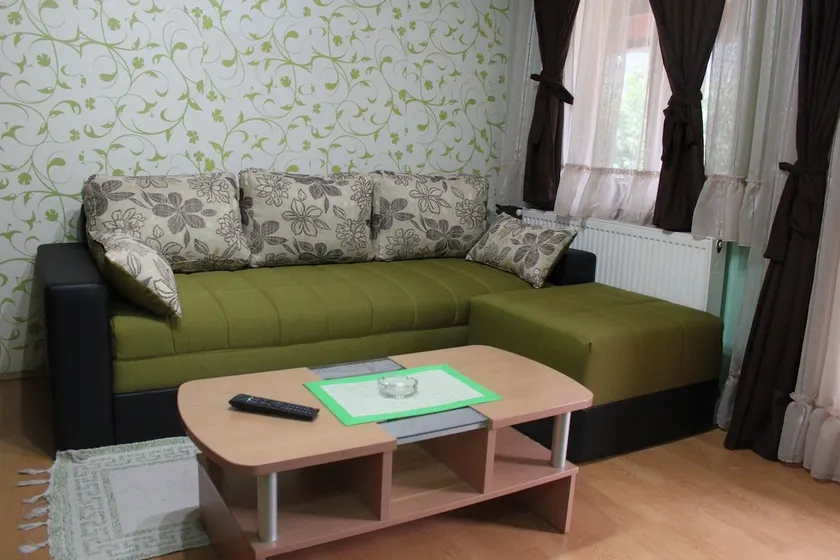 Guest House Sreder - Image 1