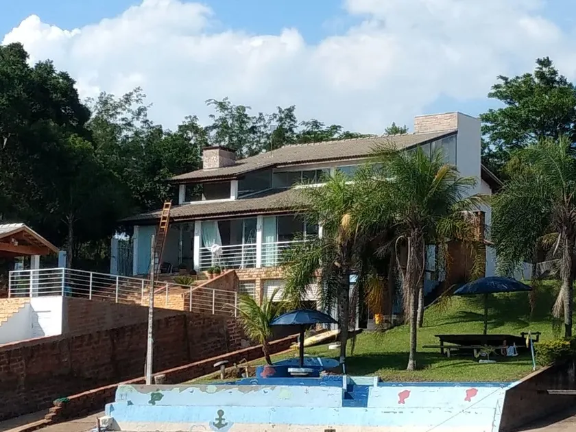 MODERN AND COMFORTABLE HOUSE IN THE RIB. CLARO DAM - Image 1