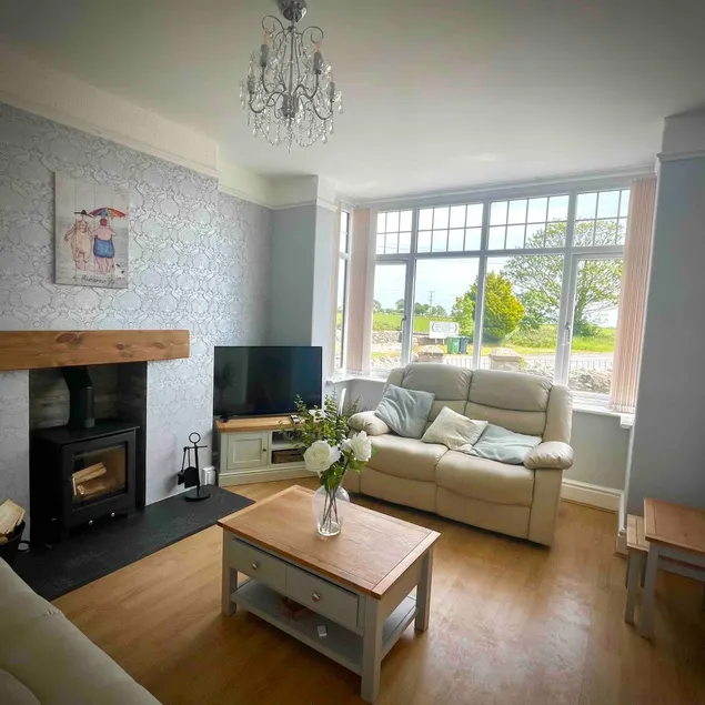 Beache walks, Hot-tub & Logburner - Image 1