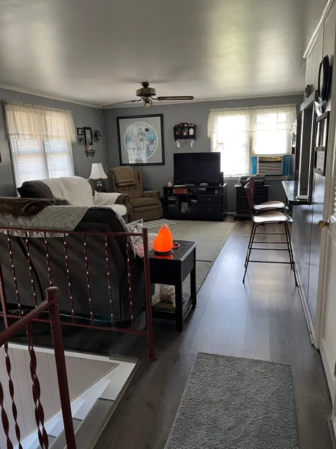 Cozy family style house, quiet safe neighborhood. - Image 1