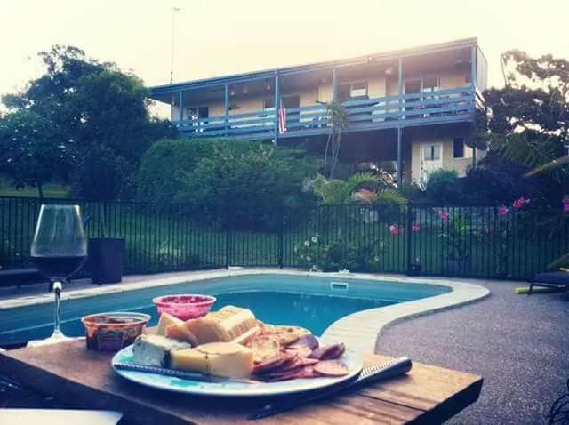 Stylish 2brm Apt, B'fast Inc, Close to Fraser Is. - Image 1
