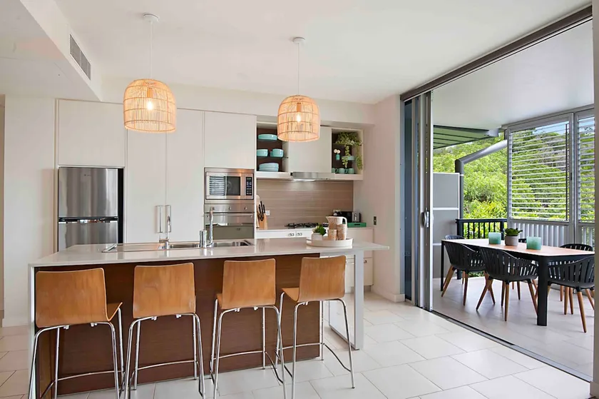 Noosa Luxury, mins to beach. Ocean and bush views. - Image 1