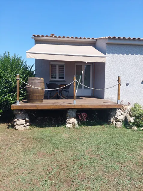 House 10 minutes from the sea and the mountains - Image 1