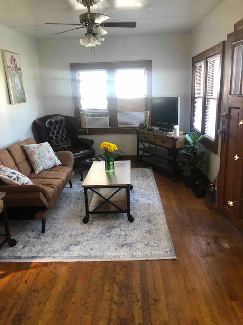 Cute 2 Bedroom Guest House Sleeps 6 - Image 1
