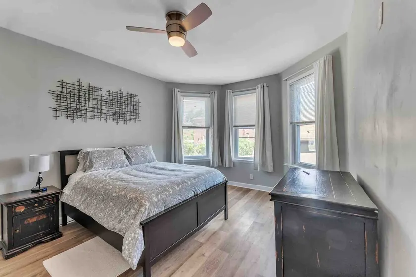 2-BR NEWLY RENOVATED, MODERN, LANSDOWNE APARTMENT - Image 1