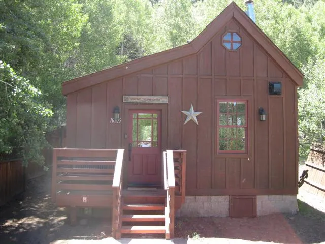 Luxury Historic Truckee River Cabin Hideaway - Image 1