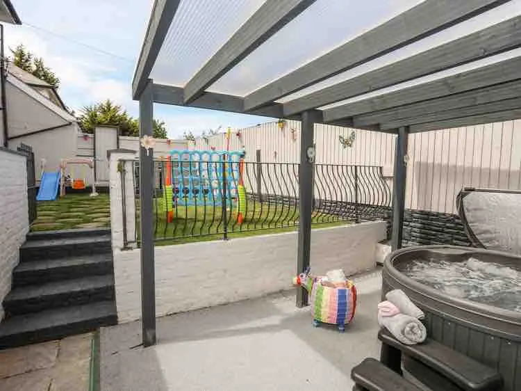 Beeches, 5 bedroom house with hot tub - Image 1