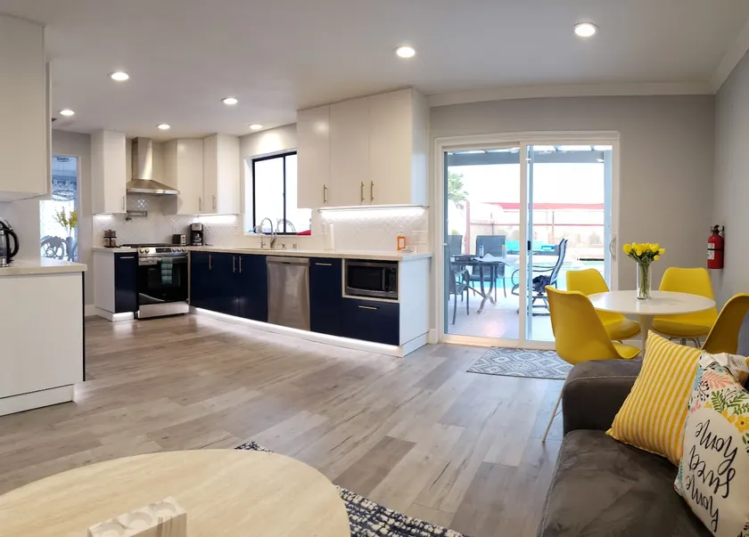 Modern and Spacious Retreat - Image 1