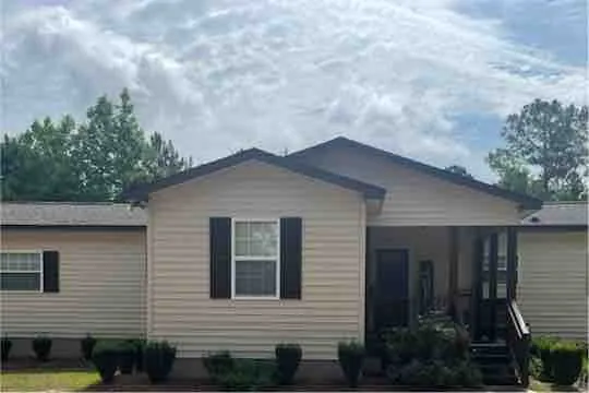 Exquisite Cottage 14 Miles Away from Beach - Image 1