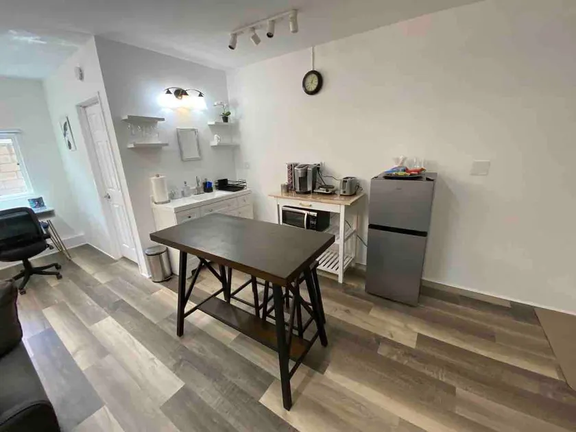 Cozy spacious suite - Image 1