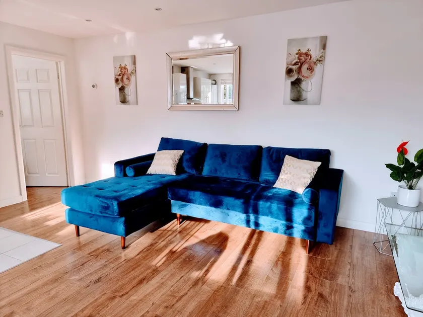 Sunny and cosy entire detached bungalow - Image 1