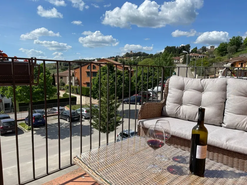 Looking at Chianti - Image 1