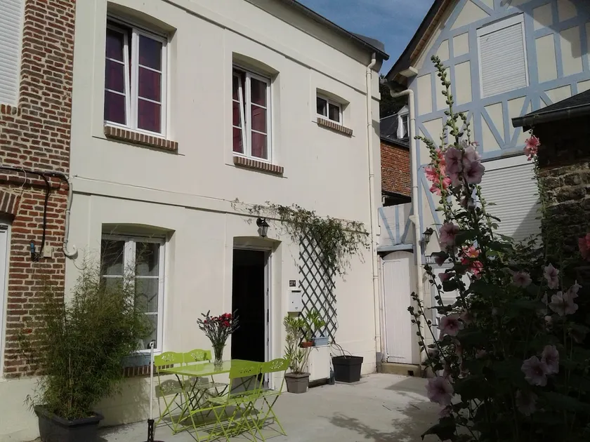 Fisherman's house close to the harbor and beaches - Image 1