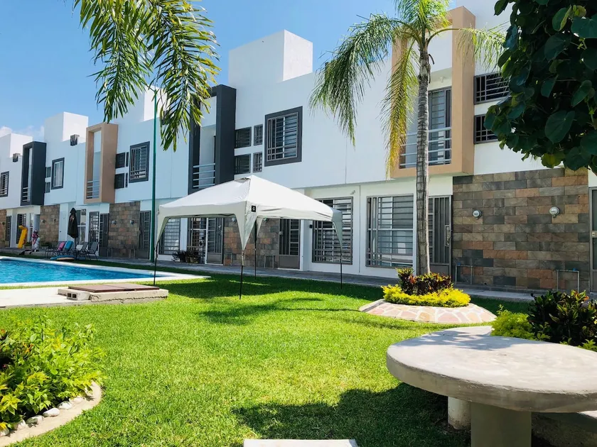 House in front of a beautiful pool - Image 1