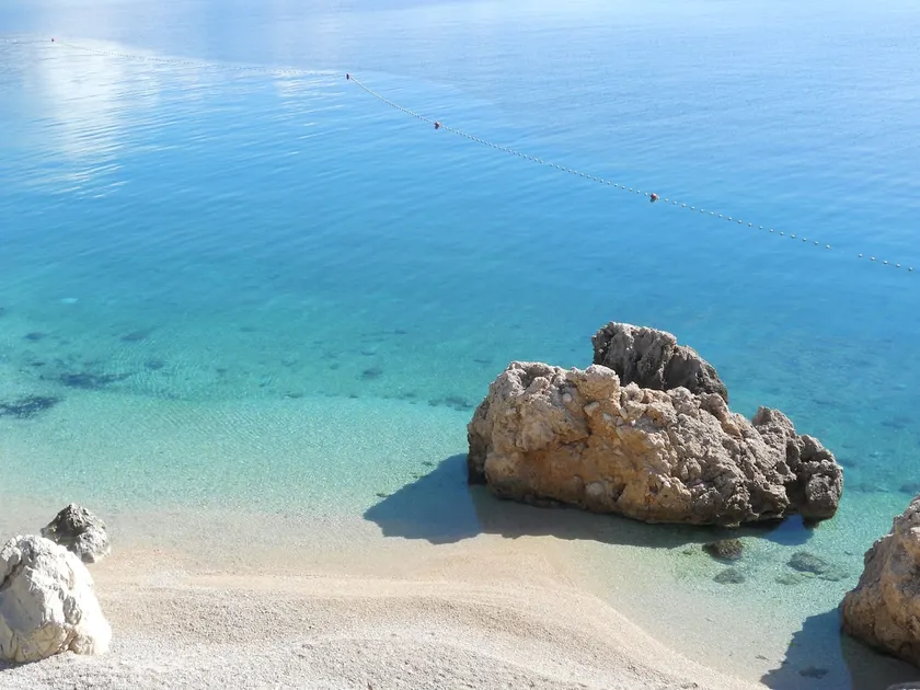 60m above most beautiful beach U - Image 1