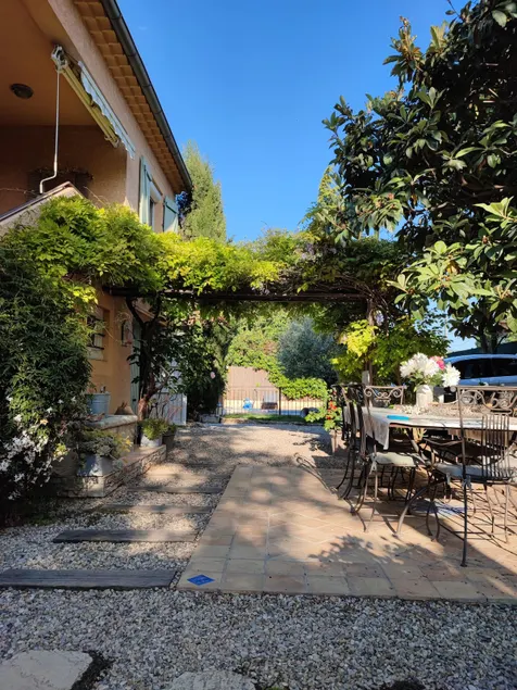 Shabby chic studio, lots of charm, beautiful garden. - Image 1