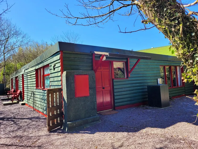 Large wood cabin 5 min drive to  Inch beach on the Wild Atlantic Way in Co kerry - Image 1