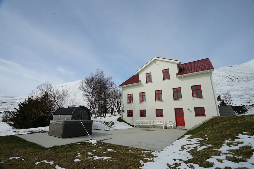 Karlsá Lodge - Image 1