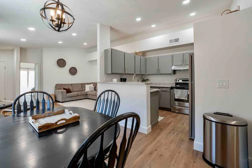 Bright 3 bedrooms, 2 bathrooms, with pool - Image 1