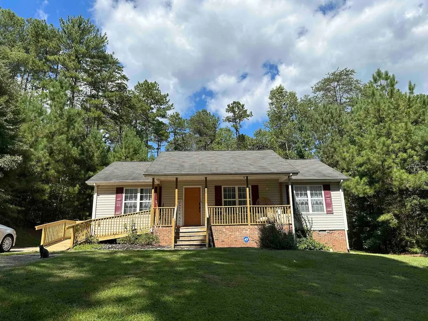 Modern and Spacious cottage, centrally located - Image 1