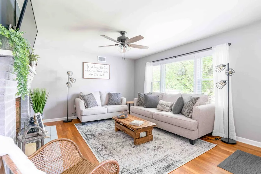 Bright & Modern 2br/1ba for 6 near LU/UL/LGH - Image 1
