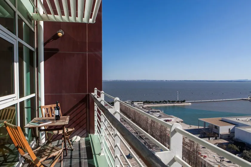 RENT4REST LISBONA EXPO APTO 17 �� PIANO CON VISTA RIO - Image 1