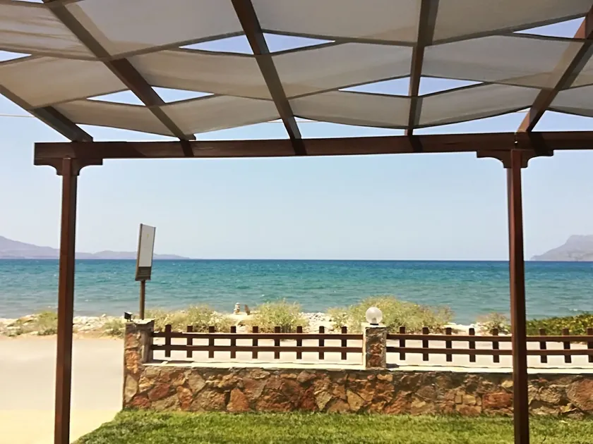 Horizonte Seafront Suites - Image 1