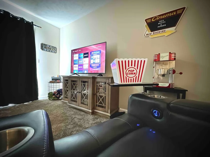 📽🍿🎬 “THE MOVIE HOUSE” 🎬🍿📽 - Image 1