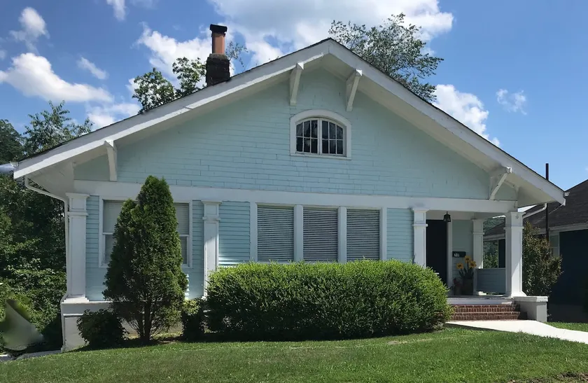 Small Town Charmer - Hazards Best Airbnb! - Image 1