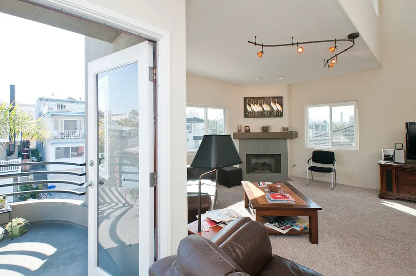 Enjoy the ocean air just two blocks from the sand! - Image 1