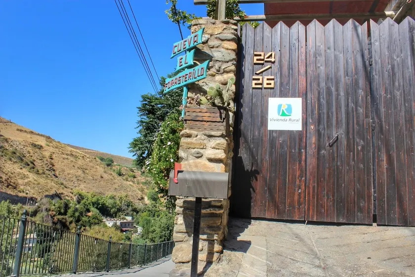 El Forasterillo Cave - Image 1