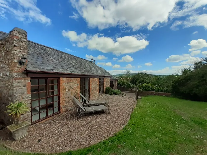 Light & Airy Vaulted Barn Conversion with a View - Image 1